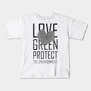 Love green, protect the environment Kids T-Shirt